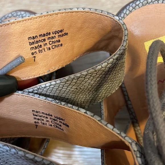 BC Grey Snakeskin Cut Out Lace Up Block Heels Size 7 - Picture 5 of 6